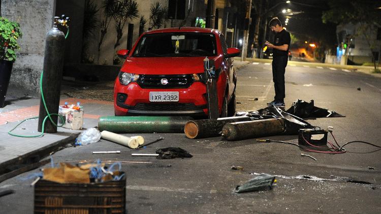 01dez2020 explosivos usados para um assalto durante a madrugada em criciuma sp criminosos invadiram uma agencia bancaria e trocaram tiros com policiais na rua