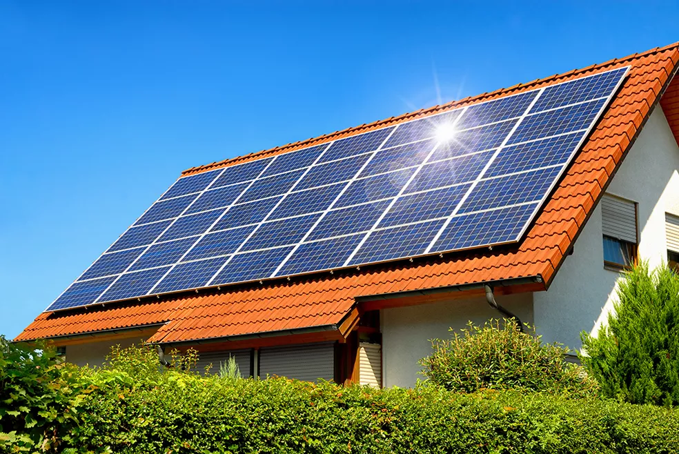 Placas de energia solar em residência