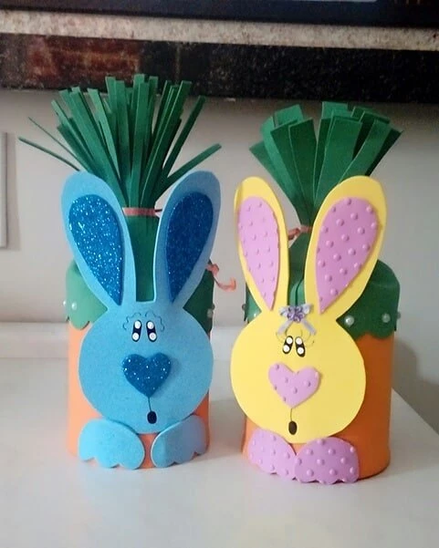 Coelhinhos feitos em EVA para decoração