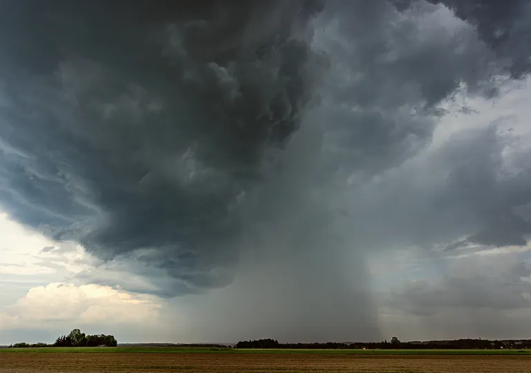 Imagem de frente fria com chuva