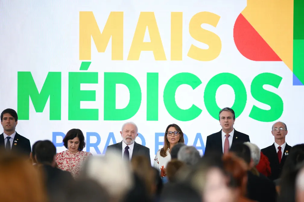 Lula anuncia novo Mais Médicos
