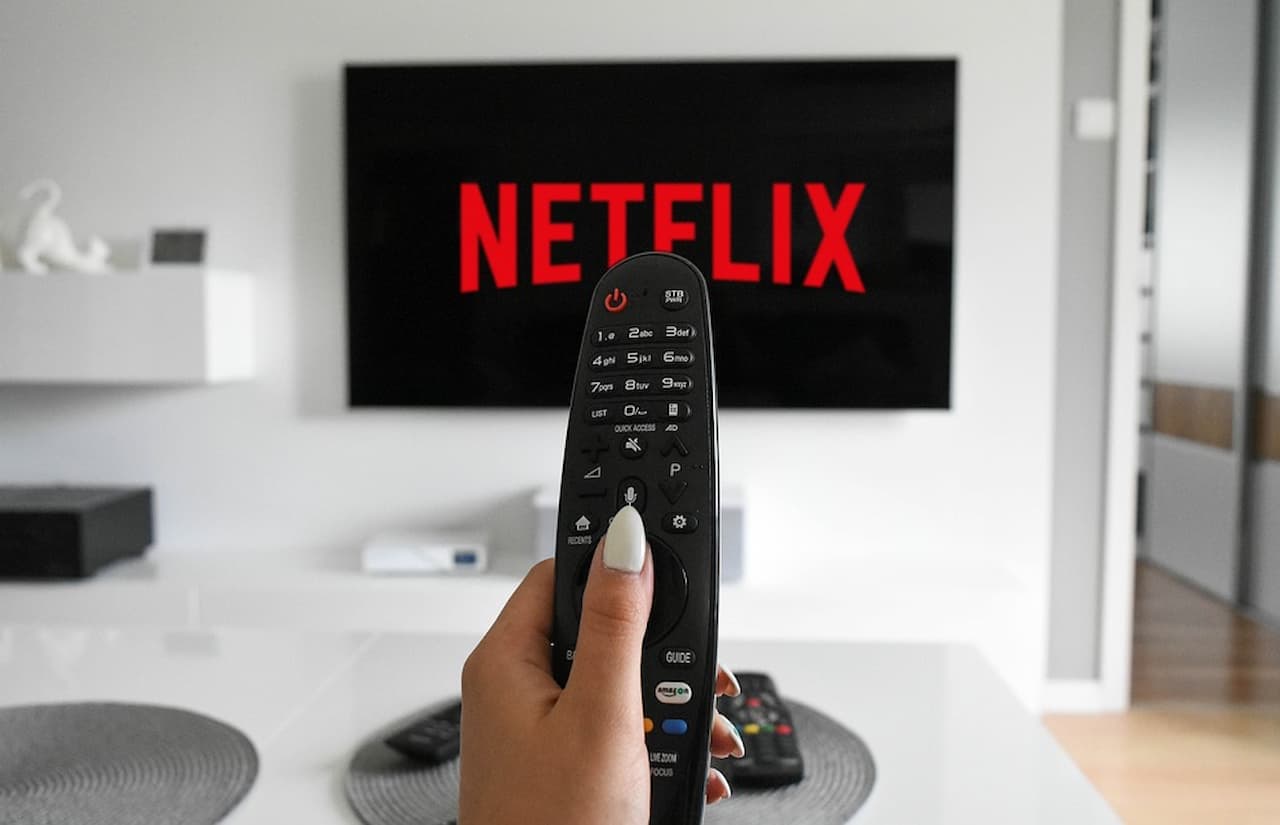 Serviço de streaming Netflix na televisão.